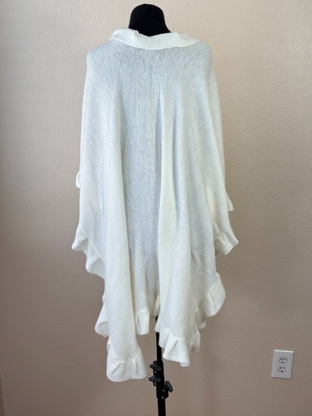 Croft & Barrow Ivory Ruffle Ruana Wrap Wedding Guest Evening Shawl One Size - Picture 4 of 6